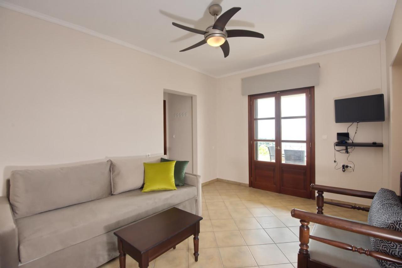 Elpida Apartments Votsi  المظهر الخارجي الصورة